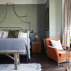 Artist 3* Hove