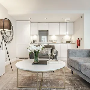 Tailored - Studios, Free Parking Apartment