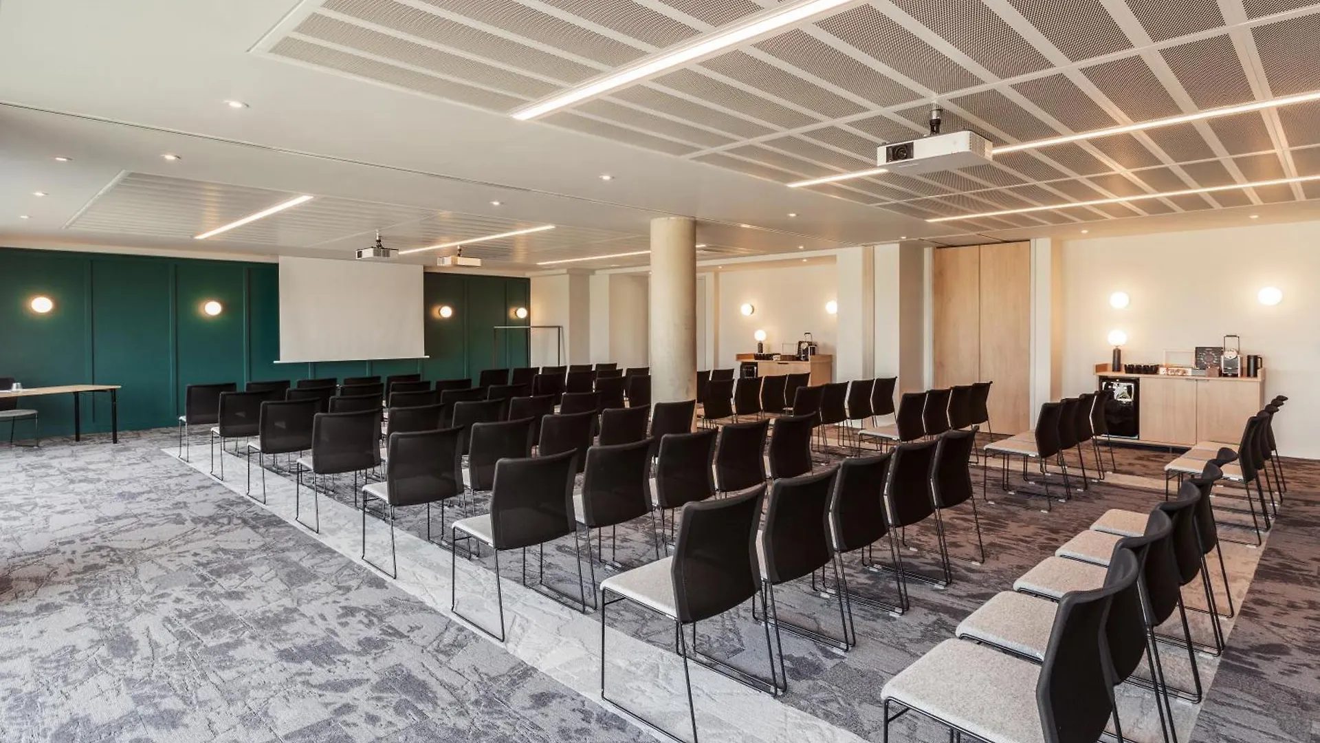 **** Hotel Novotel Cambridge North Milton  United Kingdom