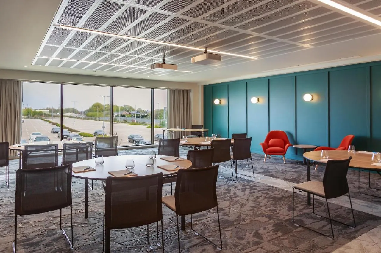 Novotel Cambridge North Milton  4*, Milton (Cambridgeshire)