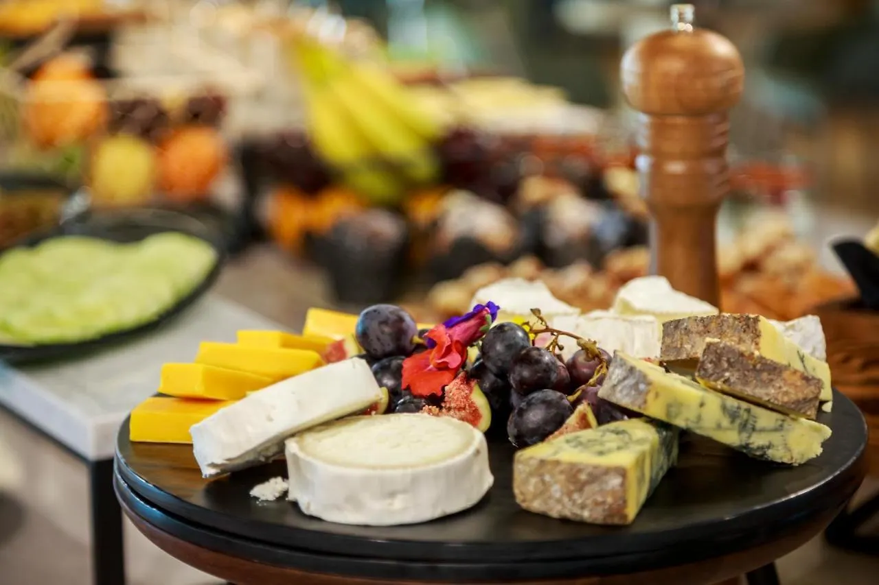 Novotel Cambridge North Milton