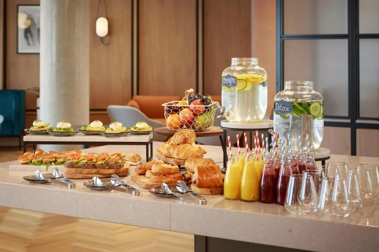 Novotel Cambridge North Milton  4*, Milton (Cambridgeshire)