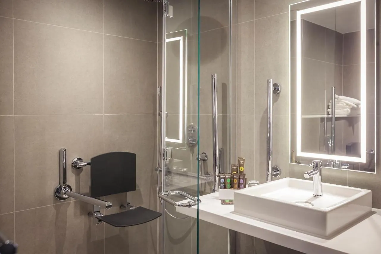 Novotel Cambridge North Milton  4*, Milton (Cambridgeshire)