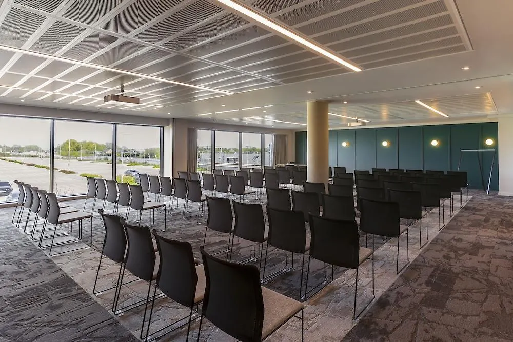 Hotel Novotel Cambridge North Milton